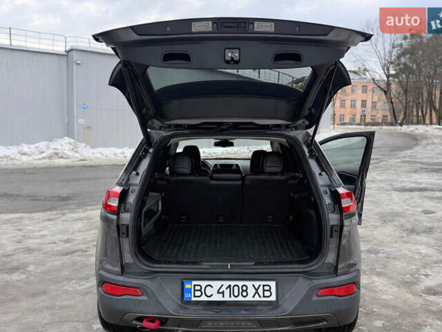 Джип Чероки, объемом двигателя 2.4 л и пробегом 202 тыс. км за 15500 $, фото 9 на Automoto.ua