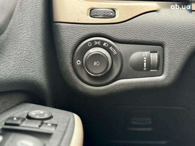 Джип Чероки, объемом двигателя 2.4 л и пробегом 183 тыс. км за 11999 $, фото 29 на Automoto.ua