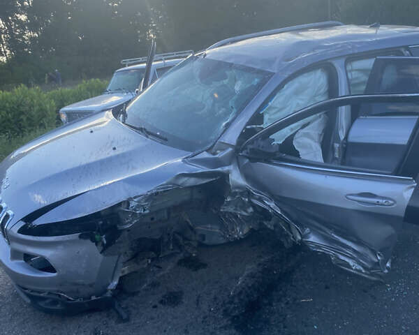 Джип Чероки, объемом двигателя 2.36 л и пробегом 130 тыс. км за 4000 $, фото 2 на Automoto.ua