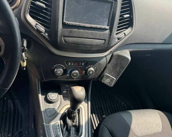 Джип Чероки, объемом двигателя 3.2 л и пробегом 99 тыс. км за 12800 $, фото 11 на Automoto.ua