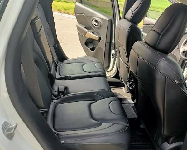 Джип Чероки, объемом двигателя 3.24 л и пробегом 80 тыс. км за 16600 $, фото 5 на Automoto.ua