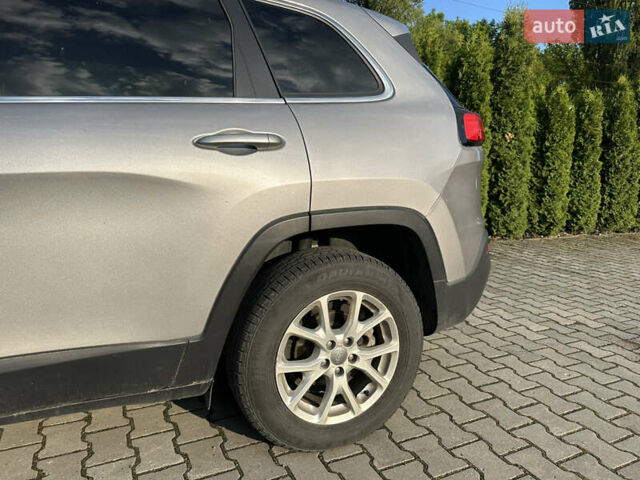 Джип Чероки, объемом двигателя 2.4 л и пробегом 200 тыс. км за 12200 $, фото 4 на Automoto.ua