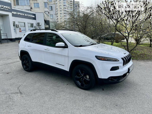 Джип Cherokee, об'ємом двигуна 3.24 л та пробігом 33 тис. км за 17500 $, фото 4 на Automoto.ua