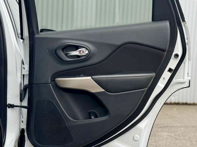 Джип Чероки, объемом двигателя 2.4 л и пробегом 183 тыс. км за 11999 $, фото 24 на Automoto.ua