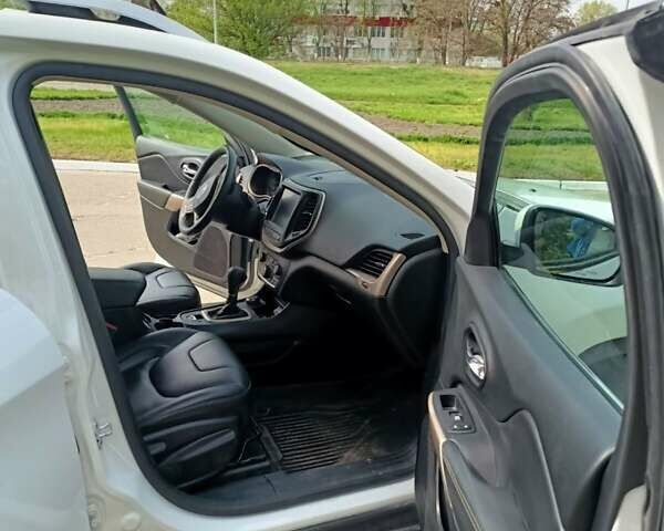 Джип Чероки, объемом двигателя 3.24 л и пробегом 80 тыс. км за 16600 $, фото 4 на Automoto.ua