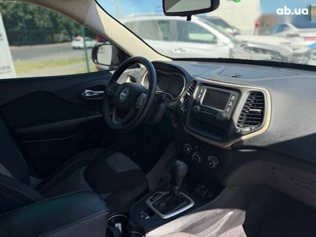 Джип Cherokee, об'ємом двигуна 2.4 л та пробігом 165 тис. км за 8600 $, фото 7 на Automoto.ua