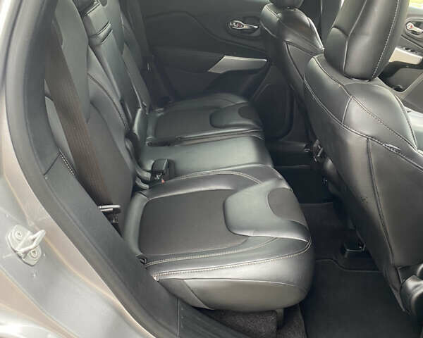 Джип Чероки, объемом двигателя 2.36 л и пробегом 134 тыс. км за 14700 $, фото 8 на Automoto.ua