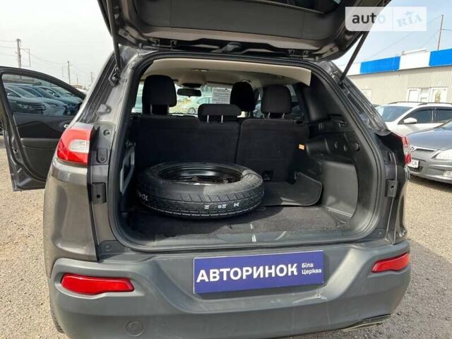 Джип Cherokee, об'ємом двигуна 3.24 л та пробігом 107 тис. км за 17000 $, фото 13 на Automoto.ua