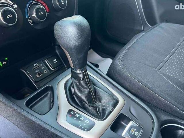 Джип Чероки, объемом двигателя 0 л и пробегом 204 тыс. км за 13800 $, фото 17 на Automoto.ua
