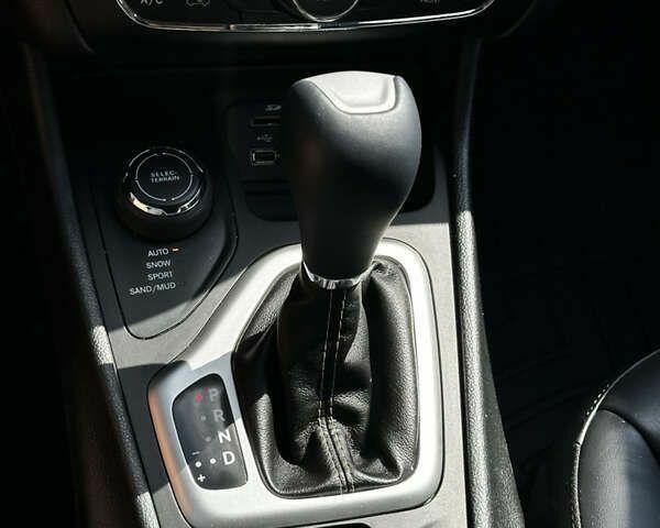 Джип Cherokee, об'ємом двигуна 3.2 л та пробігом 93 тис. км за 15500 $, фото 11 на Automoto.ua