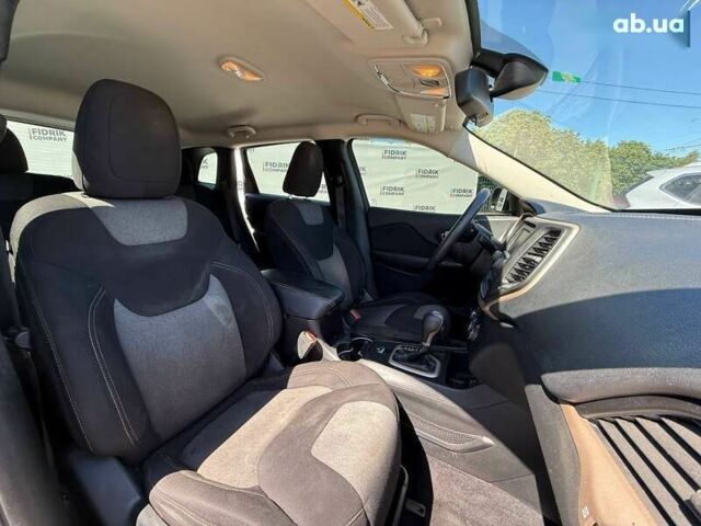 Джип Cherokee, об'ємом двигуна 2.4 л та пробігом 165 тис. км за 8600 $, фото 9 на Automoto.ua