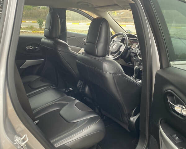 Джип Чероки, объемом двигателя 2.36 л и пробегом 134 тыс. км за 14700 $, фото 7 на Automoto.ua