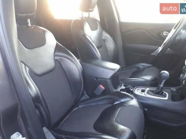 Джип Cherokee 2017 у Києві на Automoto.ua Джип Cherokee, об'ємом двигуна 2.4 л та пробігом 179 тис. км за 14900 $, фото 5 на Automoto.ua