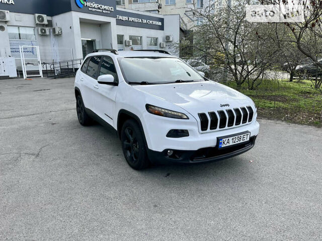 Джип Cherokee, об'ємом двигуна 3.24 л та пробігом 33 тис. км за 17500 $, фото 3 на Automoto.ua