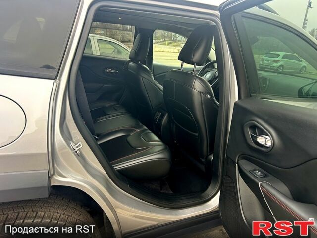 Джип Чероки, объемом двигателя 2 л и пробегом 132 тыс. км за 18500 $, фото 10 на Automoto.ua