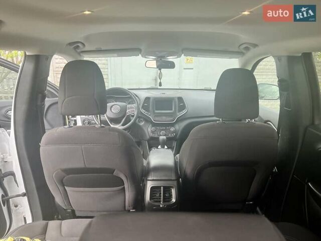 Джип Чероки, объемом двигателя 2.36 л и пробегом 103 тыс. км за 14999 $, фото 7 на Automoto.ua