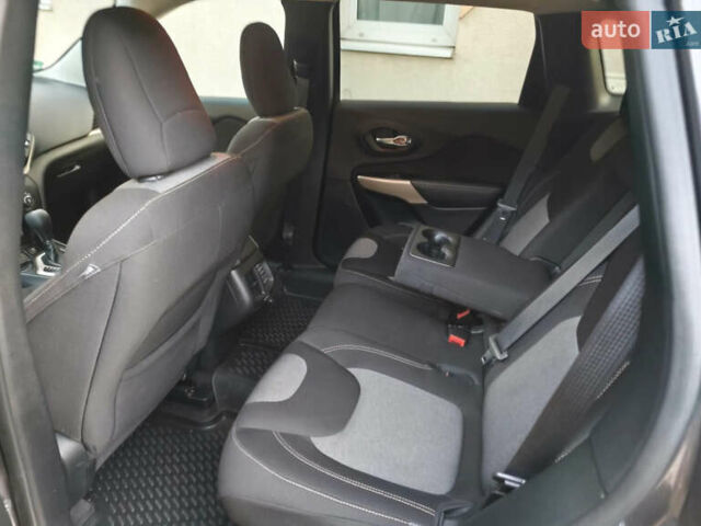 Джип Чероки, объемом двигателя 2.36 л и пробегом 87 тыс. км за 4600 $, фото 16 на Automoto.ua