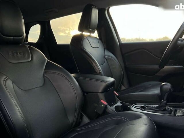 Джип Cherokee, об'ємом двигуна 2 л та пробігом 28 тис. км за 20690 $, фото 17 на Automoto.ua