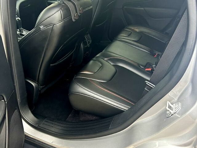 Джип Чероки, объемом двигателя 2 л и пробегом 132 тыс. км за 18500 $, фото 7 на Automoto.ua