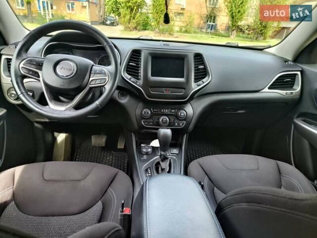 Джип Чероки, объемом двигателя 2.36 л и пробегом 103 тыс. км за 14999 $, фото 3 на Automoto.ua