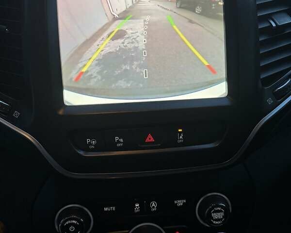 Джип Cherokee, об'ємом двигуна 1.99 л та пробігом 135 тис. км за 18600 $, фото 17 на Automoto.ua