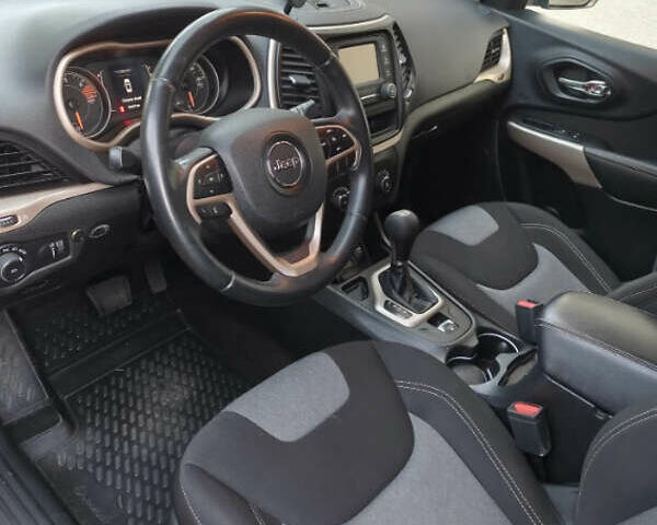 Джип Чероки, объемом двигателя 2.36 л и пробегом 87 тыс. км за 4600 $, фото 17 на Automoto.ua