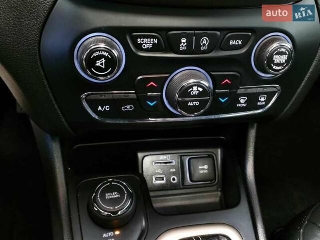 Джип Чероки, объемом двигателя 2 л и пробегом 86 тыс. км за 14200 $, фото 15 на Automoto.ua