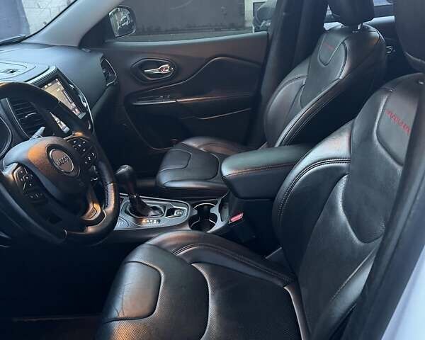 Джип Cherokee, об'ємом двигуна 1.99 л та пробігом 135 тис. км за 18600 $, фото 13 на Automoto.ua