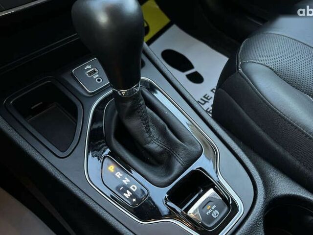 Джип Cherokee, об'ємом двигуна 2 л та пробігом 28 тис. км за 20690 $, фото 11 на Automoto.ua