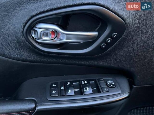 Джип Cherokee, об'ємом двигуна 1.99 л та пробігом 135 тис. км за 18600 $, фото 15 на Automoto.ua