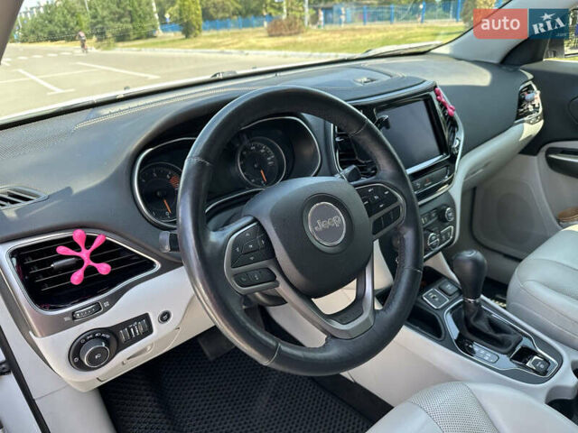 Джип Чероки, объемом двигателя 2.36 л и пробегом 95 тыс. км за 17700 $, фото 2 на Automoto.ua