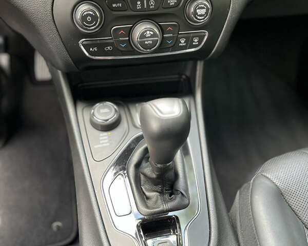 Джип Cherokee, об'ємом двигуна 2 л та пробігом 40 тис. км за 16600 $, фото 18 на Automoto.ua