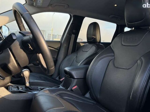 Джип Cherokee, об'ємом двигуна 2 л та пробігом 28 тис. км за 20690 $, фото 16 на Automoto.ua