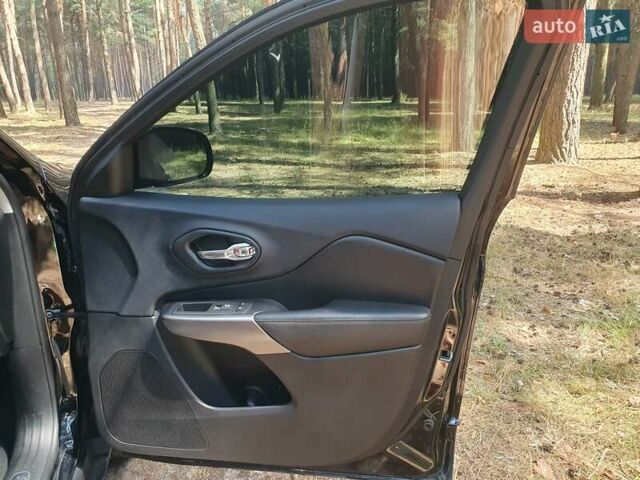 Джип Чероки, объемом двигателя 2 л и пробегом 95 тыс. км за 18000 $, фото 12 на Automoto.ua