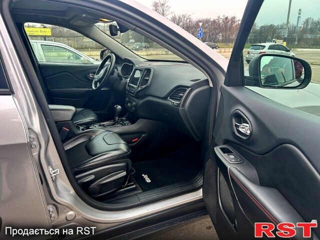 Джип Чероки, объемом двигателя 2 л и пробегом 132 тыс. км за 18500 $, фото 8 на Automoto.ua