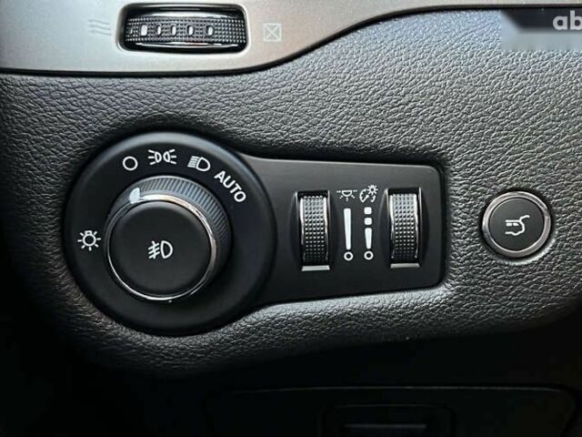 Джип Cherokee, об'ємом двигуна 2 л та пробігом 28 тис. км за 20690 $, фото 14 на Automoto.ua