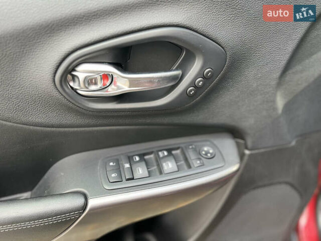 Джип Cherokee, об'ємом двигуна 2 л та пробігом 40 тис. км за 16600 $, фото 13 на Automoto.ua