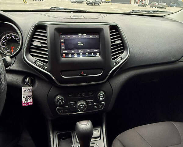 Джип Чероки, объемом двигателя 2.36 л и пробегом 80 тыс. км за 14900 $, фото 8 на Automoto.ua