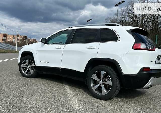 Джип Cherokee, об'ємом двигуна 2 л та пробігом 129 тис. км за 18000 $, фото 6 на Automoto.ua