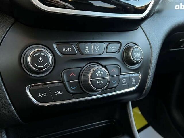 Джип Cherokee, об'ємом двигуна 2 л та пробігом 28 тис. км за 20690 $, фото 13 на Automoto.ua