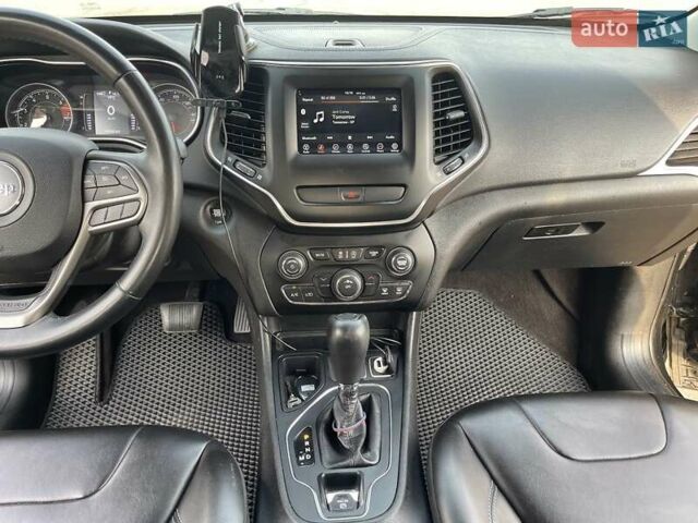 Джип Cherokee, об'ємом двигуна 2.36 л та пробігом 150 тис. км за 16500 $, фото 32 на Automoto.ua