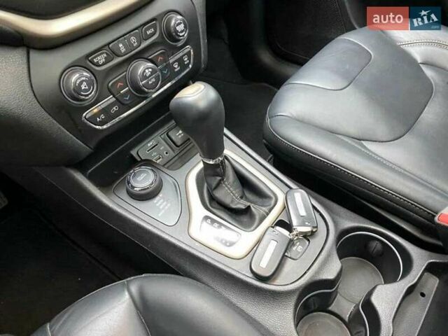 Джип Чероки, объемом двигателя 2 л и пробегом 86 тыс. км за 14200 $, фото 12 на Automoto.ua