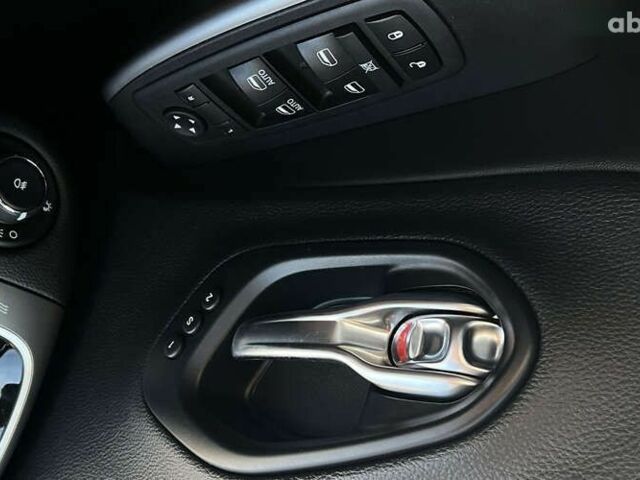 Джип Cherokee, об'ємом двигуна 2 л та пробігом 28 тис. км за 20690 $, фото 19 на Automoto.ua