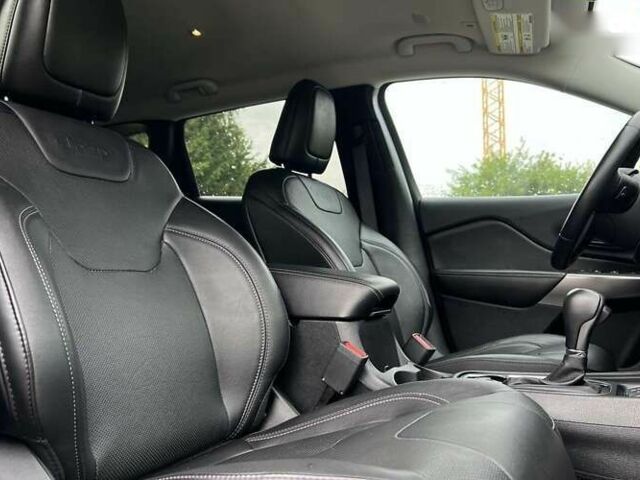 Джип Чероки, объемом двигателя 2 л и пробегом 28 тыс. км за 20690 $, фото 10 на Automoto.ua