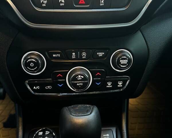 Джип Cherokee, об'ємом двигуна 1.99 л та пробігом 135 тис. км за 18600 $, фото 14 на Automoto.ua