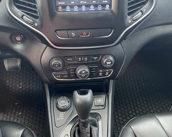 Джип Cherokee, об'ємом двигуна 3.24 л та пробігом 104 тис. км за 21500 $, фото 26 на Automoto.ua