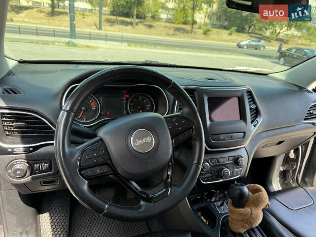 Джип Cherokee, об'ємом двигуна 2.36 л та пробігом 214 тис. км за 15999 $, фото 16 на Automoto.ua