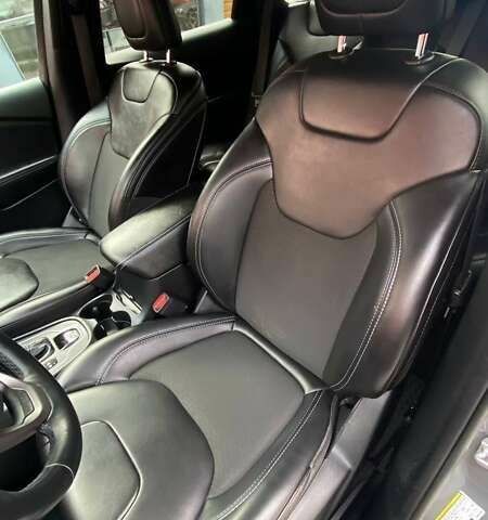 Джип Cherokee, об'ємом двигуна 3.2 л та пробігом 125 тис. км за 19000 $, фото 16 на Automoto.ua