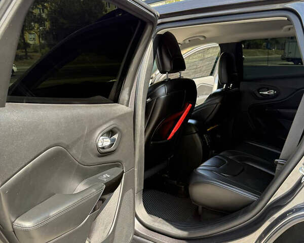 Джип Cherokee, об'ємом двигуна 2.36 л та пробігом 214 тис. км за 15999 $, фото 10 на Automoto.ua