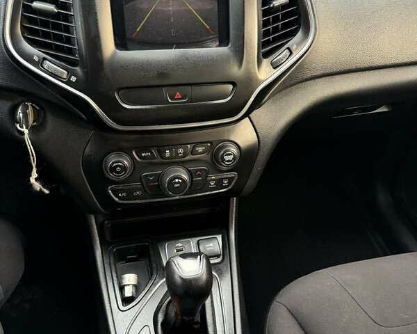 Джип Cherokee, об'ємом двигуна 2.4 л та пробігом 199 тис. км за 14000 $, фото 13 на Automoto.ua